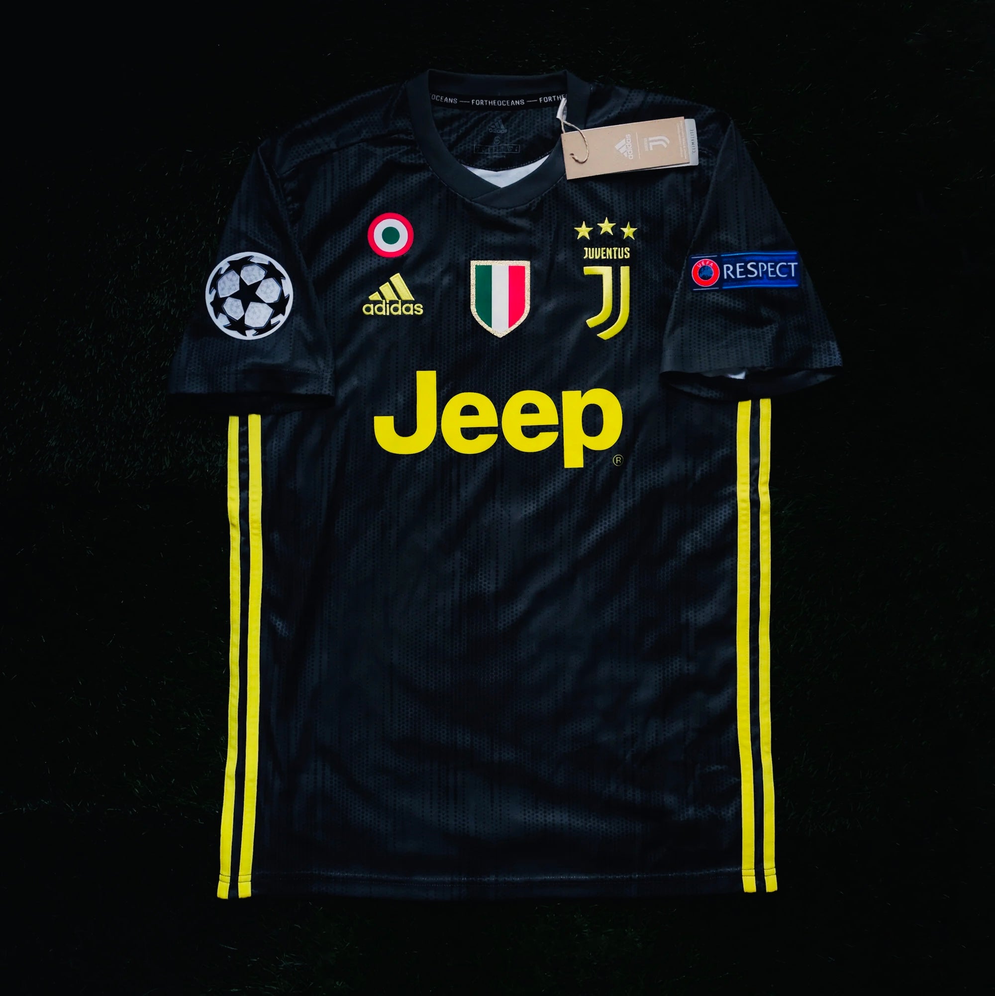 Juventus away 18/19