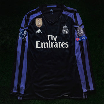 Real Madrid  two visitors 16/17